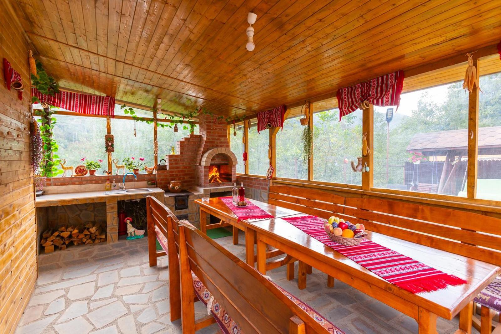 Casa Vio Guest House Nehoiu Bagian luar foto