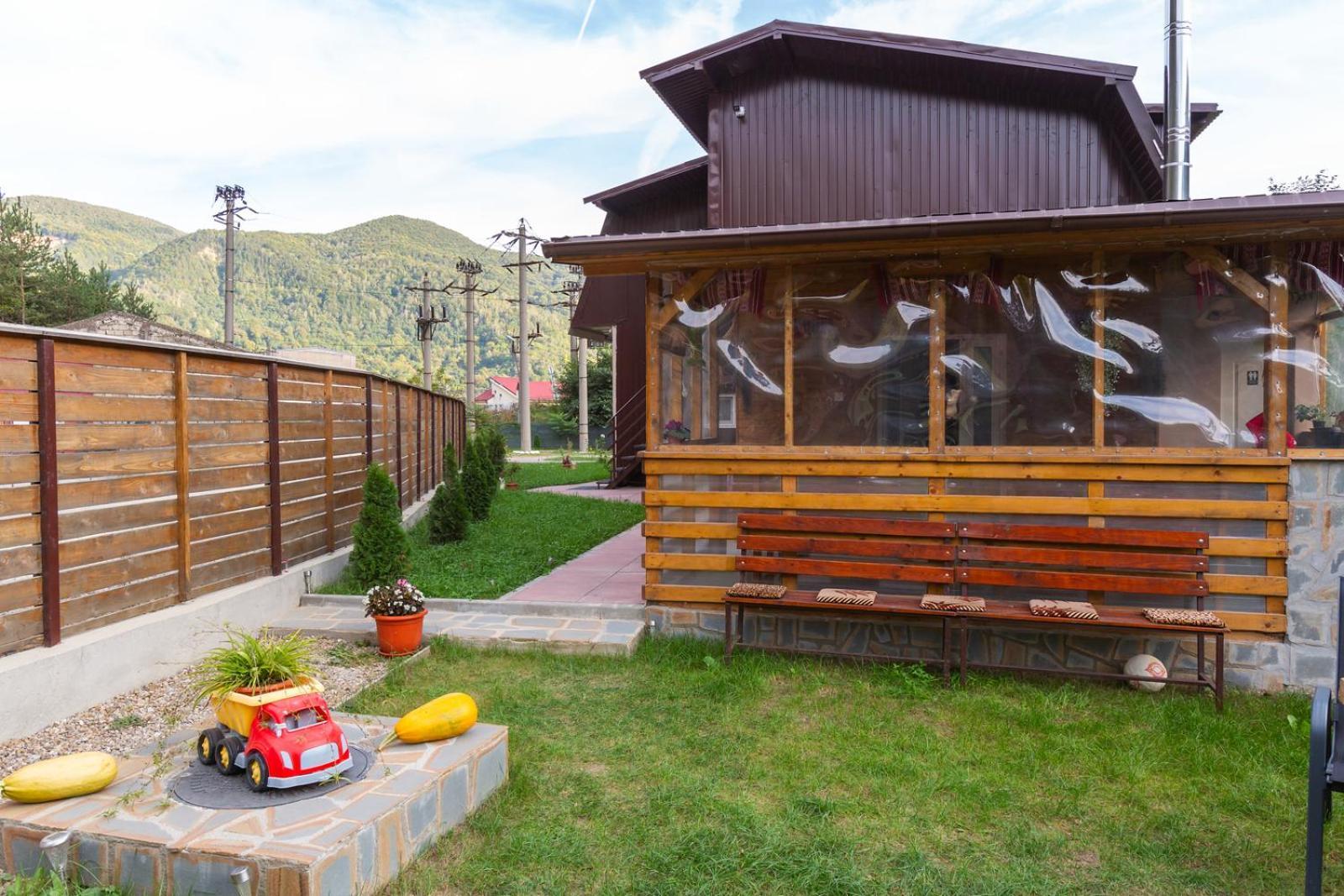 Casa Vio Guest House Nehoiu Bagian luar foto