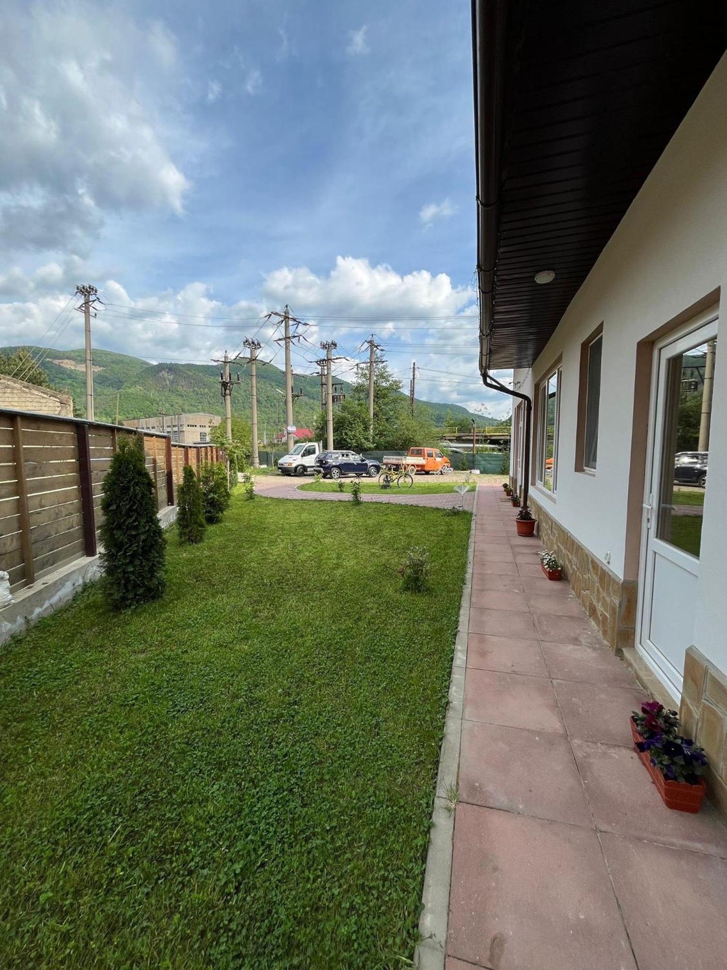 Casa Vio Guest House Nehoiu Bagian luar foto